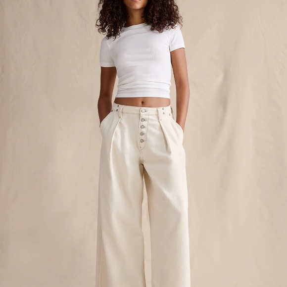 Banana Republic Denim - New! BANANA REPUBLIC Mid-Rise Loose Pleated Ankle Jean, Size Large in Ecru/Beige